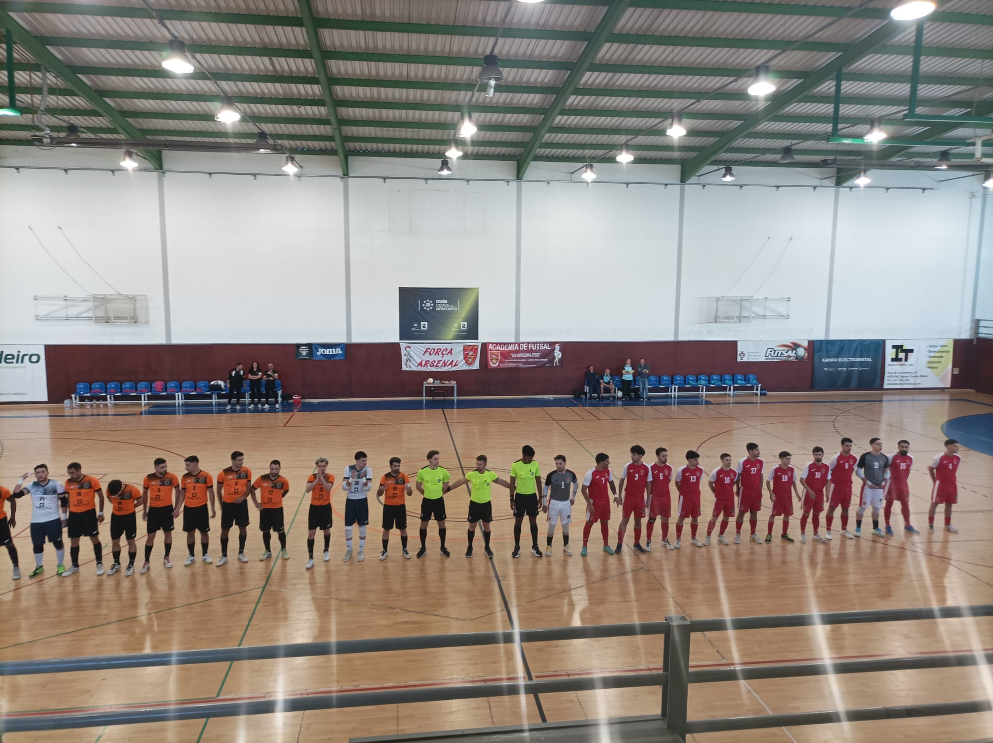 ARSENAL DEIXOU FUGIR A LIDERANÇA